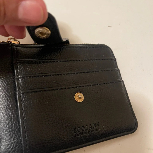 Coodens leather wallet with wristlets zipper and magnet closure lots of slots - Picture 6 of 12